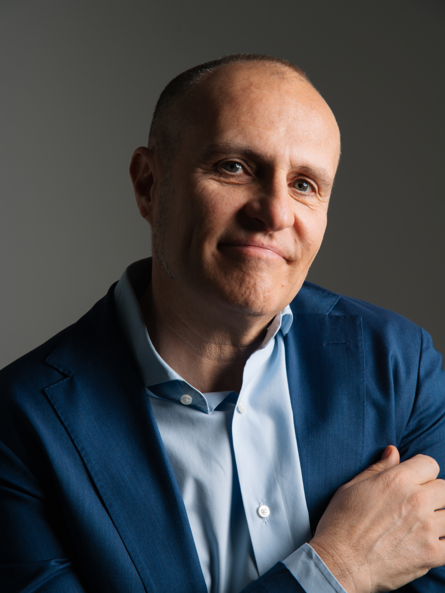 Il Dott. Michele Rugo è psichiatra e psicoanalista, direttore sanitario e clinico, divulgatore e scrittore.