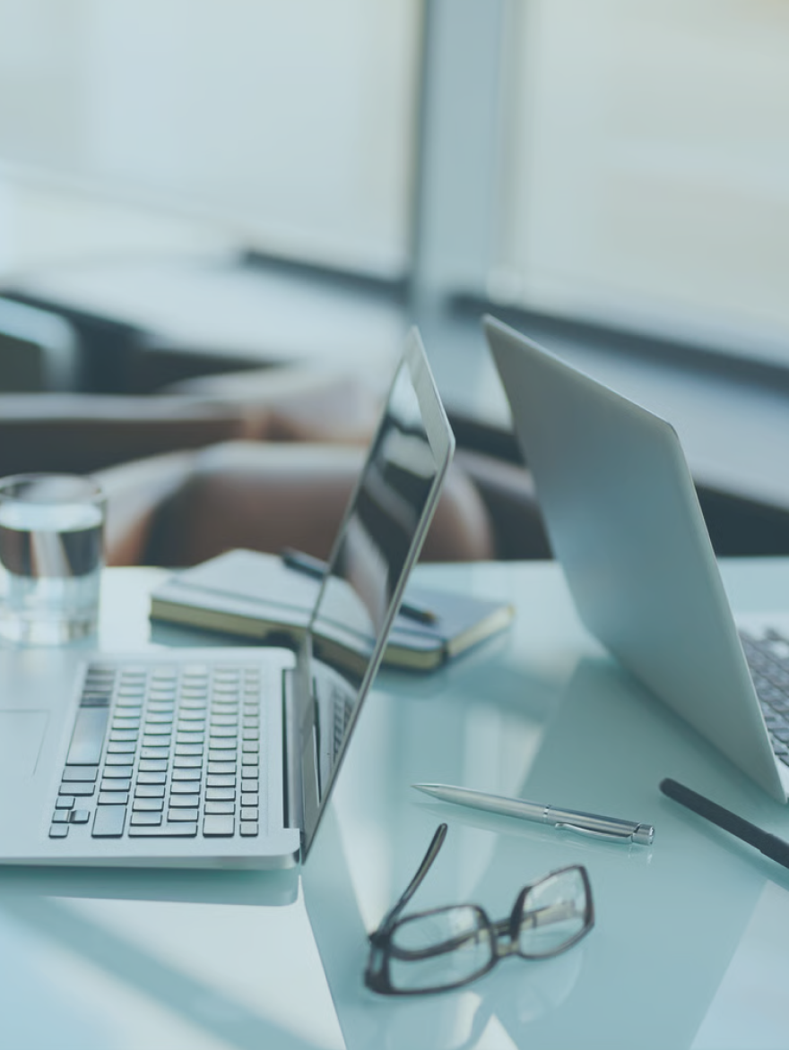 Michele Rugo si occupa di supervisioni all’interno delle istituzioni per sanare le difficoltà relazionali che incidono sul benessere del gruppo.